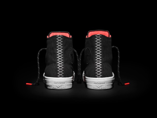 FH16_AS_ChuckII_ShieldCanvas_Black_HeelPair_153532